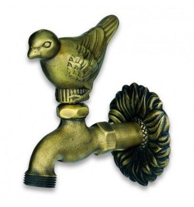 Grifo jardín de latón con forma de pájaro. Acabado en oro viejo.
